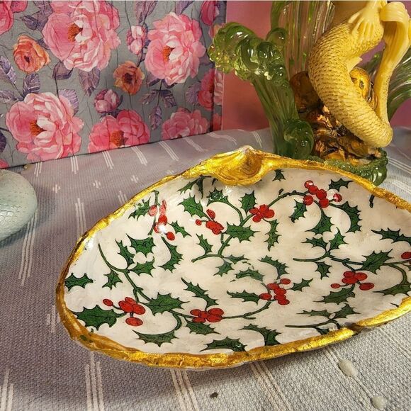 DECOUPAGE CLAM SHELL DECOUPAGE TRINKET DISH WITH CHRISTMAS HOLLY - Picture 5 of 10
